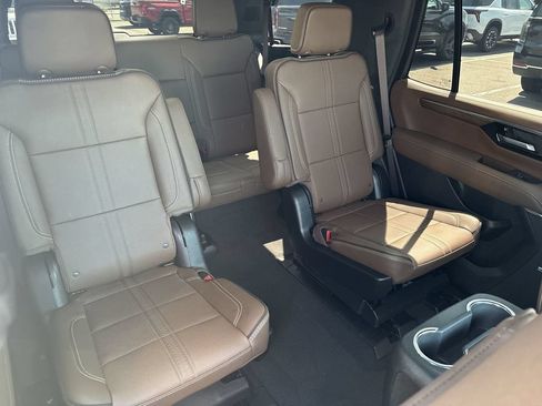 Certified 2026 Chevrolet Tahoe High Country w/ Sun And Tow Package AWD/4WD image 33