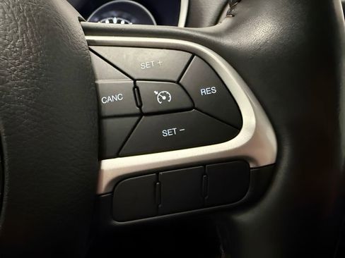 Used 2018 Jeep Compass Latitude w/ Safe & Security Group image 24