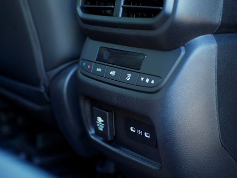 Used 2025 Honda Pilot TrailSport image 30