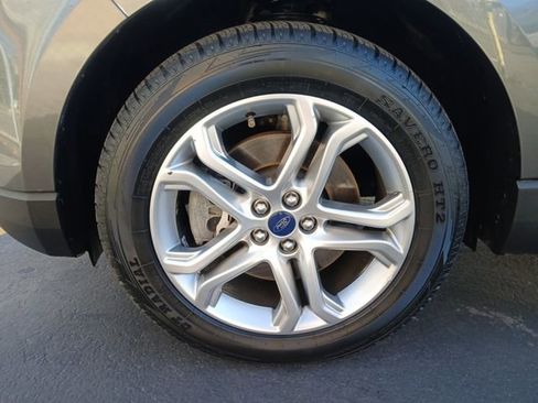 Used 2018 Ford Edge Titanium image 29