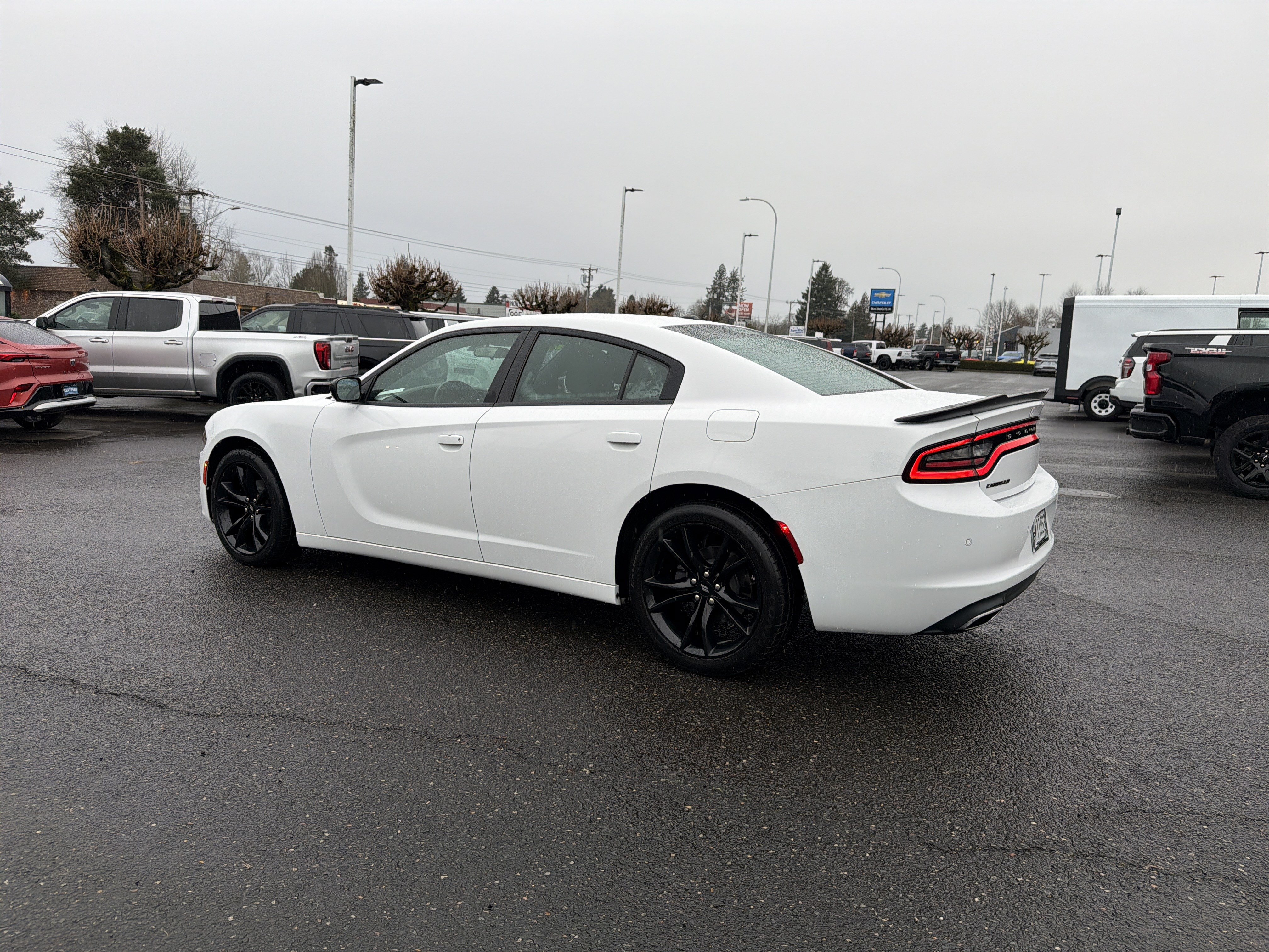 Used 2018 Dodge Charger SXT w/ Blacktop Package RWD image 3