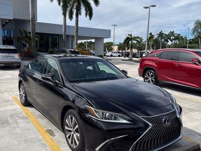 Used 2020 Lexus ES 300h w/ Premium Package