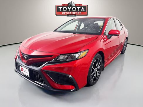 Used 2024 Toyota Camry SE AWD/4WD image 3