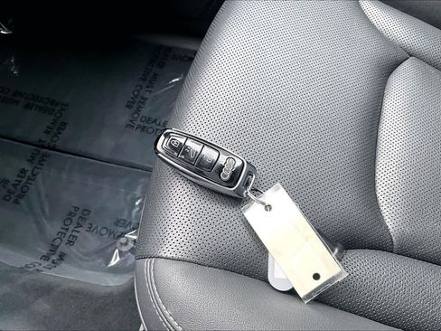 Used 2020 Audi Q8 Premium Plus image 13