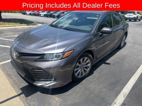 Used 2020 Toyota Camry LE FWD image 3