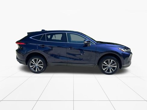 Used 2024 Toyota Venza LE AWD/4WD image 9