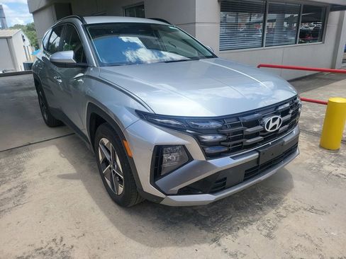 Used 2025 Hyundai Tucson SEL FWD image 2