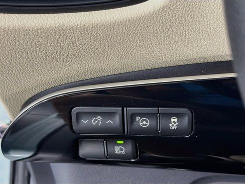 Used 2017 Toyota Prius Two w/ Prius Two Safety Plus Package FWD image 15