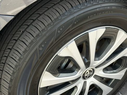 Used 2021 Toyota Prius Prime LE image 12