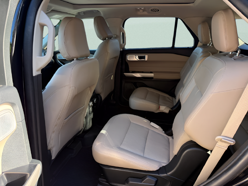 Certified 2023 Ford Explorer Limited w/ Limited Technology Package AWD/4WD image 5