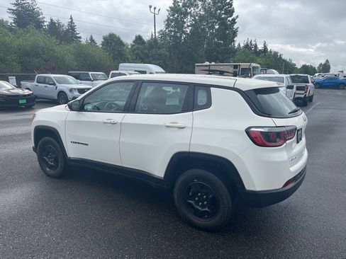 Used 2019 Jeep Compass Sport w/ Tech Group AWD/4WD image 2