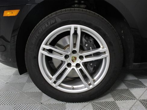 Certified 2025 Porsche Macan image 30