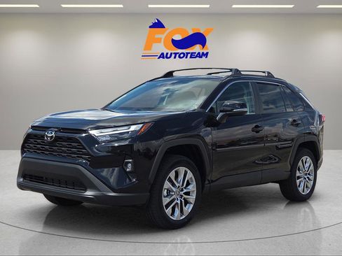 Used 2025 Toyota RAV4 XLE Premium image 3