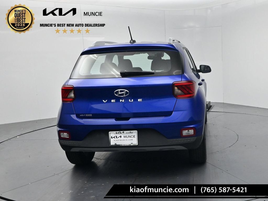 Used 2024 Hyundai Venue SEL FWD image 7