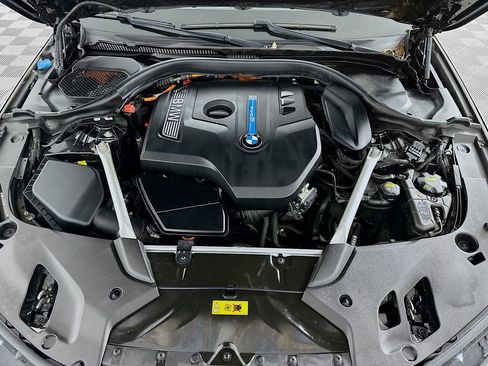 Used 2020 BMW 530e w/ Convenience Package image 31