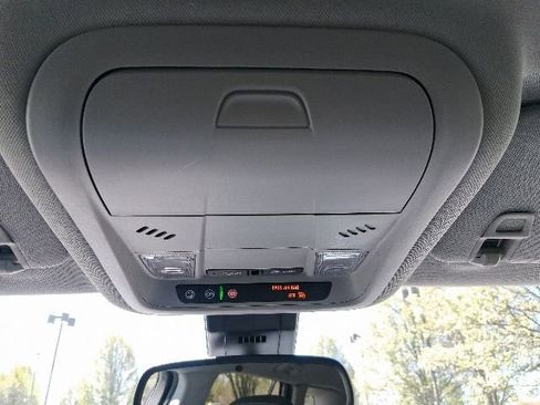 Used 2024 GMC Terrain SLE w/ Driver Convenience Package AWD/4WD image 23