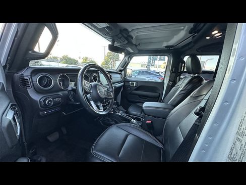 Used 2022 Jeep Wrangler Unlimited Sahara w/ Cold Weather Group AWD/4WD image 5
