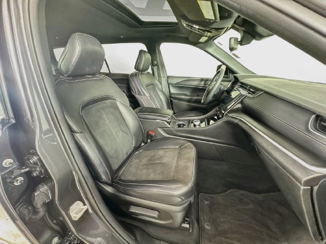 Used 2024 Jeep Grand Cherokee L Altitude AWD/4WD image 33