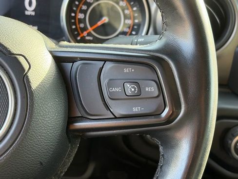 Certified 2021 Jeep Gladiator Willys image 18