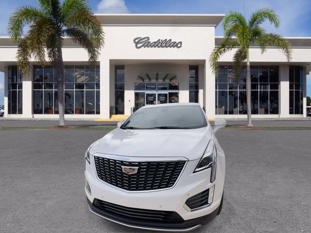 Used 2023 Cadillac XT5 Premium Luxury w/ Technology Package FWD image 4
