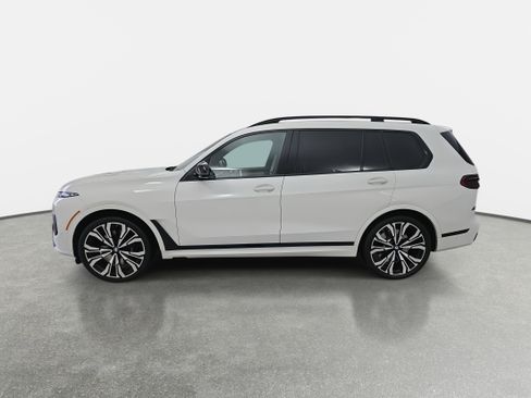 Used 2025 BMW X7 M60i w/ Executive Package image 8