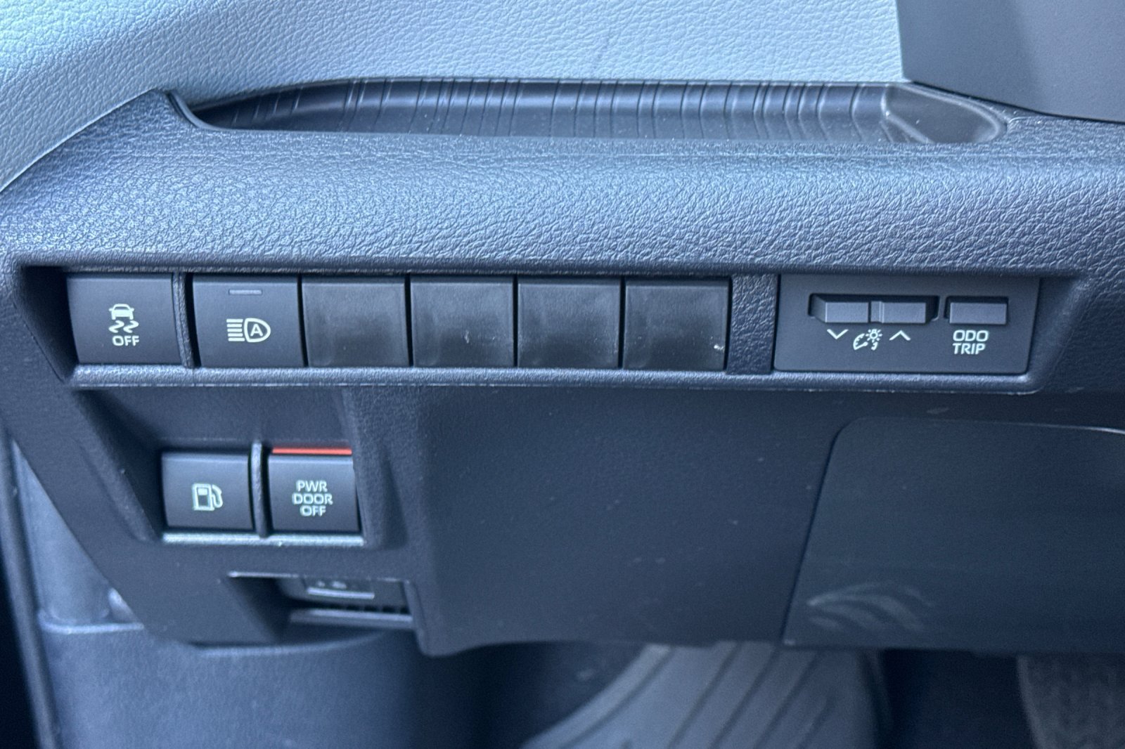 Certified 2026 Toyota Sienna LE FWD image 35