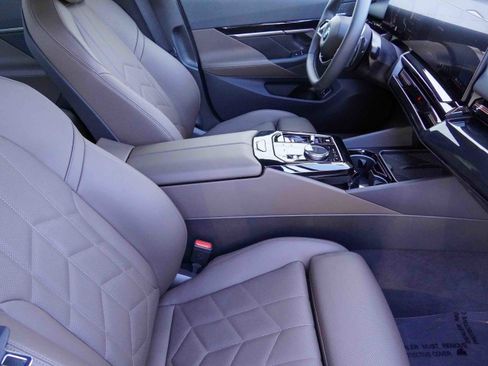 Certified 2025 BMW 530i xDrive image 12