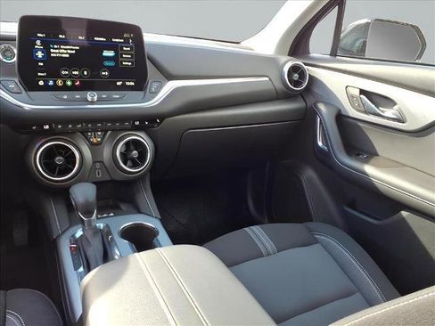 Used 2024 Chevrolet Blazer LT w/ Convenience Package image 9