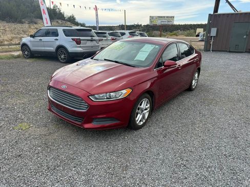 Used 2016 Ford Fusion SE FWD image 2