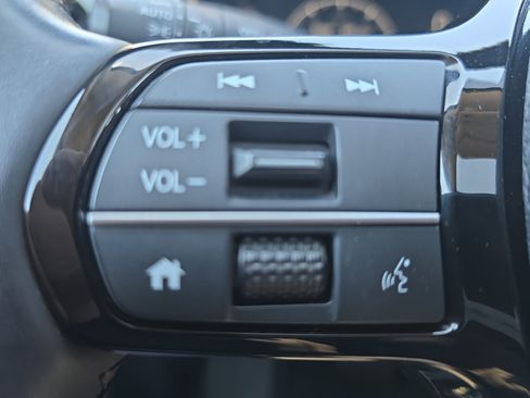Used 2023 Honda Pilot Touring image 19