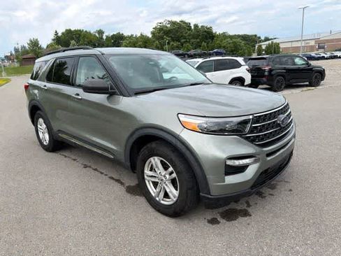 Used 2020 Ford Explorer XLT w/ Equipment Group 202A AWD/4WD image 5