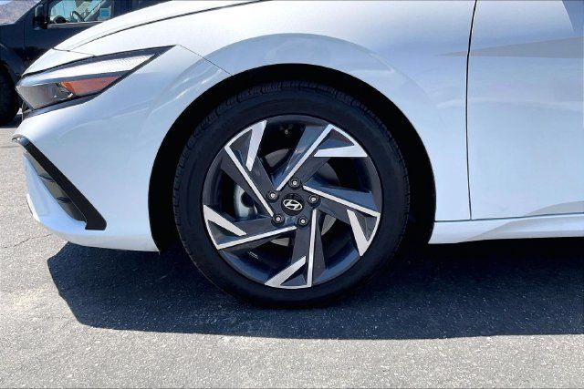 Used 2024 Hyundai Elantra Limited FWD image 8