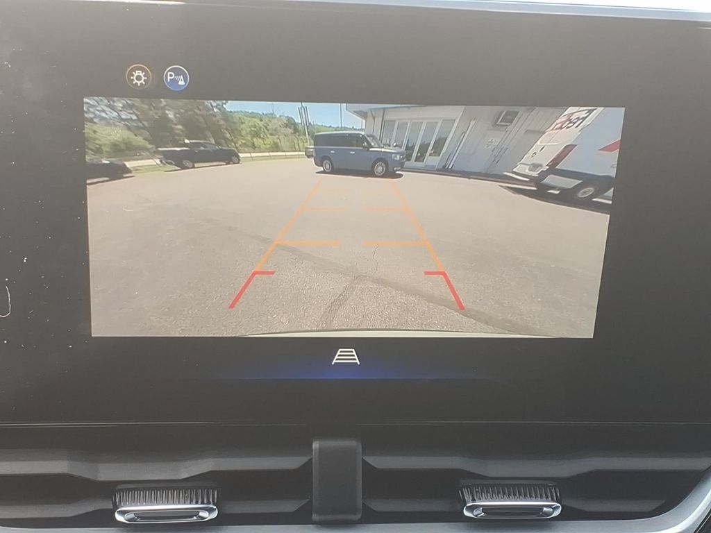 Used 2026 Chevrolet Equinox LT AWD/4WD image 17