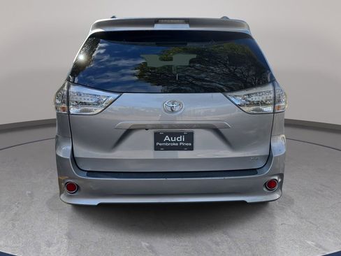 Used 2015 Toyota Sienna SE image 7