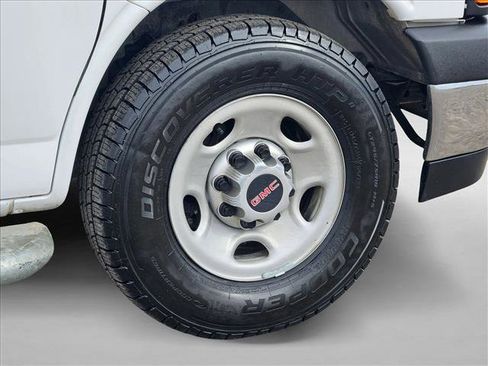 Used 2017 GMC Savana 2500 image 18