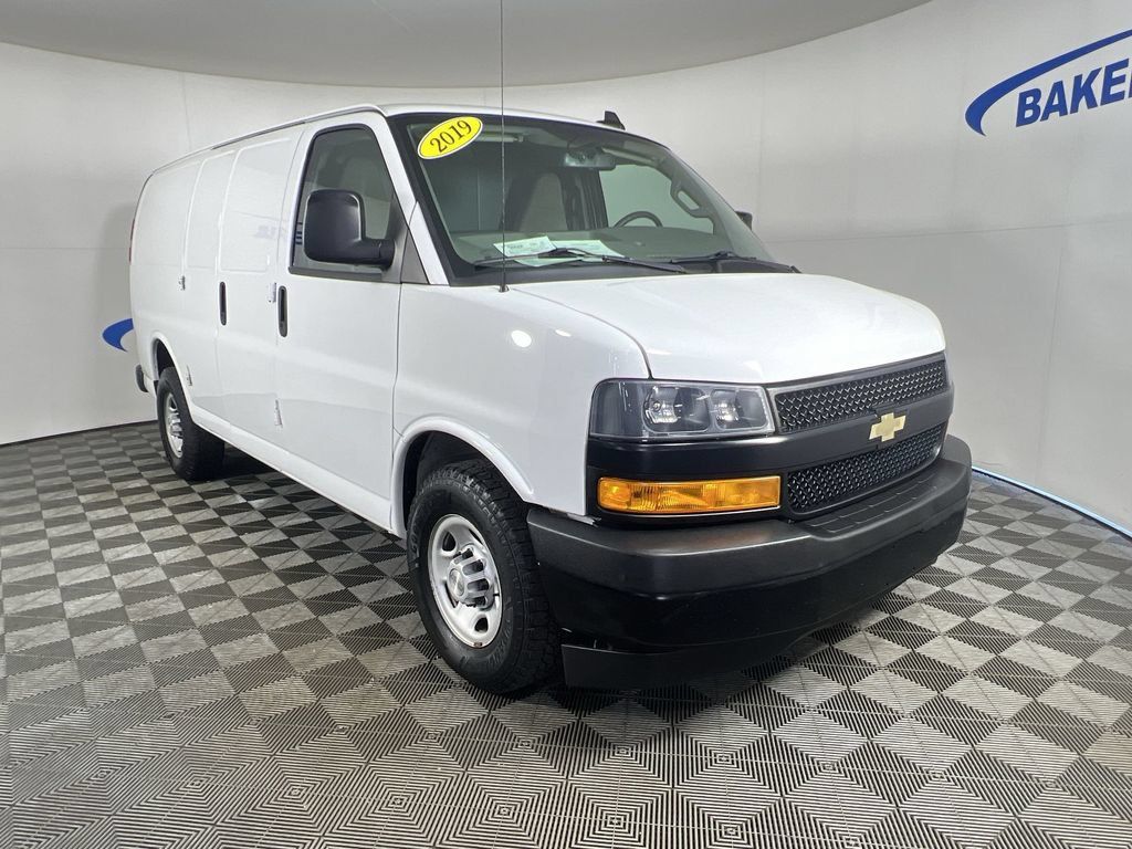 Used 2019 Chevrolet Express 2500 RWD image 2