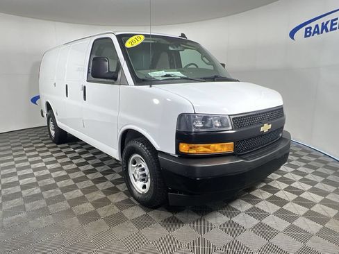 Used 2019 Chevrolet Express 2500 RWD image 2