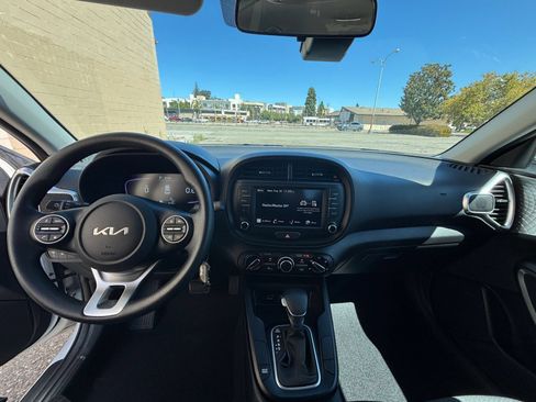 Used 2025 Kia Soul LX w/ LX Technology Package FWD image 26