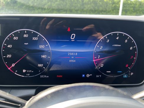 Used 2025 Mercedes-Benz GLC 300 4MATIC image 21