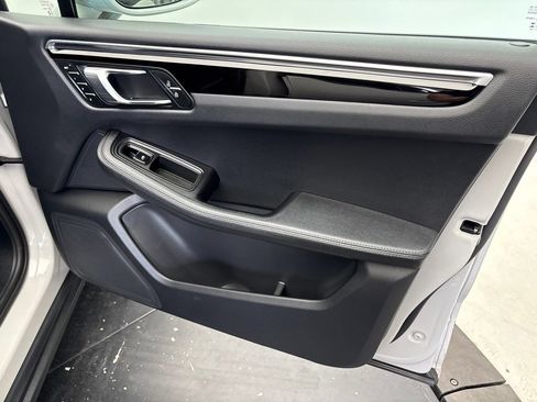 Certified 2023 Porsche Macan AWD/4WD image 23