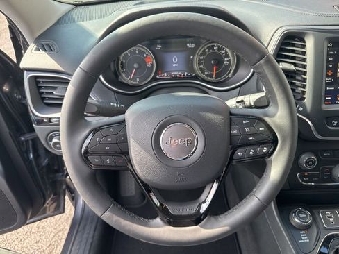 Used 2023 Jeep Cherokee Altitude Lux image 29