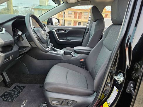 Used 2023 Toyota RAV4 XLE image 18