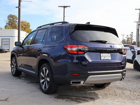 New 2025 Honda Pilot Touring image 4