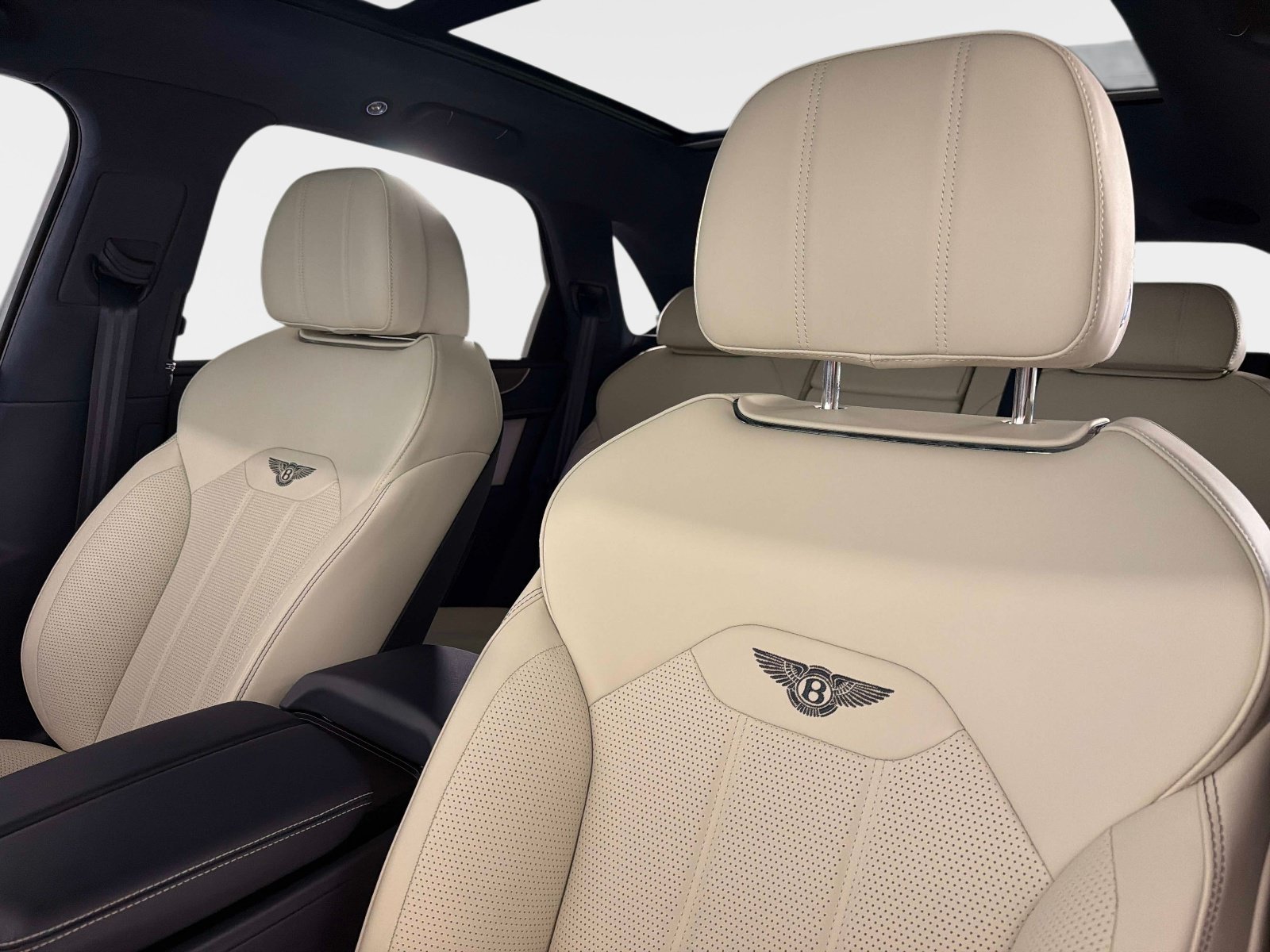Used 2024 Bentley Bentayga AWD/4WD image 41