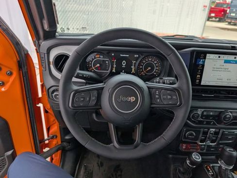 Used 2025 Jeep Wrangler Unlimited Sport AWD/4WD image 9