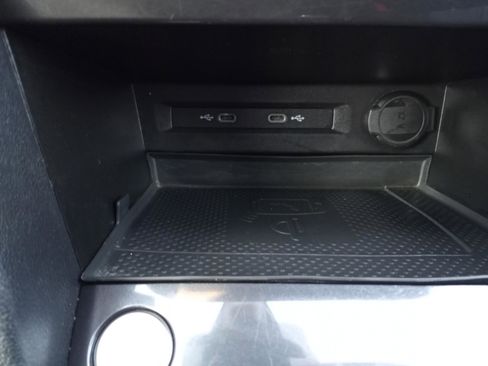 Used 2022 Volkswagen Tiguan SE R-Line image 18