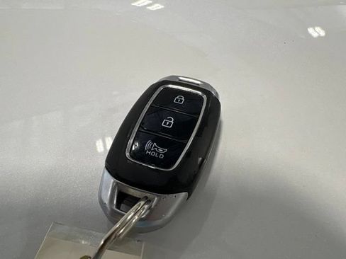Used 2020 Hyundai Santa Fe SEL FWD image 9