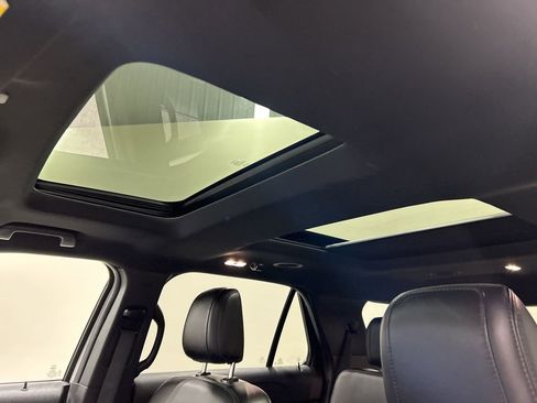 Used 2018 Ford Explorer XLT w/ Equipment Group 202A image 24