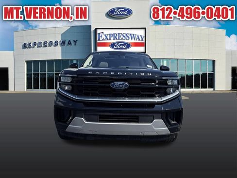 Used 2025 Ford Expedition Platinum w/ Driver's Package AWD/4WD image 11