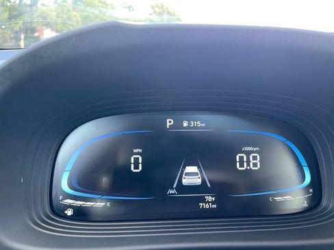 Used 2025 Hyundai Venue SEL FWD image 26